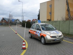 Szkolenie kierowców na placu manewrowym