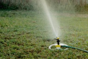 Zakładanie systemów automatycznego nawadniania