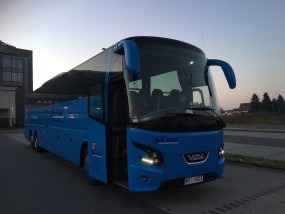 Autokary dla 67osób na każdą okazję.