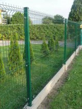Montaż paneli ogrodzeniowych