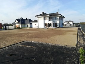 Zakładanie trawników z rolki i z siewu