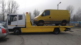 Transport pojazdu na lawecie