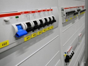 Instalacje elektryczne w domu i mieszkaniu