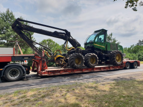Transport niskopodwoziowy maszyn leśnych kombajnów zbożowych