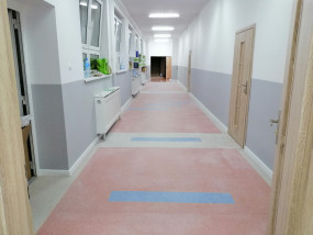 Lakierowanie wykładziny PCV, trarkettu. Polimeryzacja wykładziny PCV.